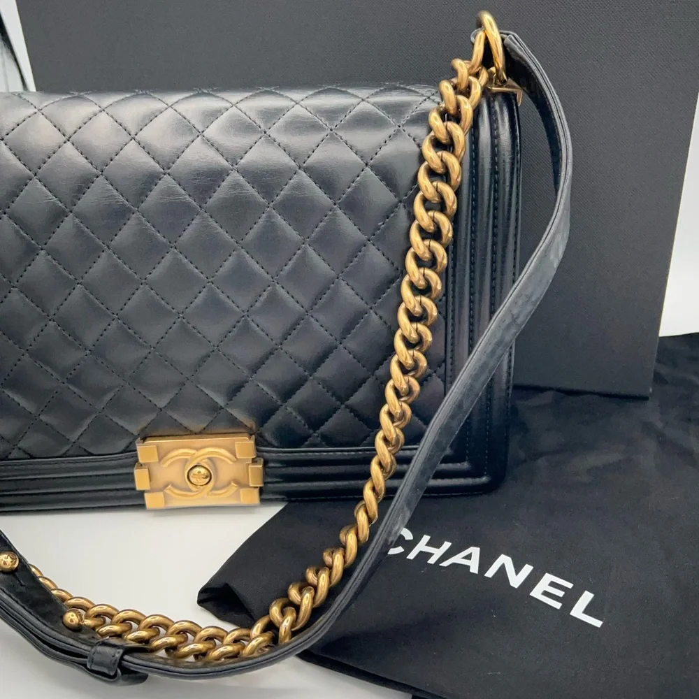 🖤💛Stunning Chanel Boy in large size w/Chanel dust bag and Entrupy COA!🖤
